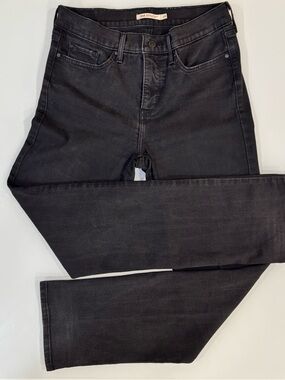 Levi's Women's Straight Leg Jeans in Black